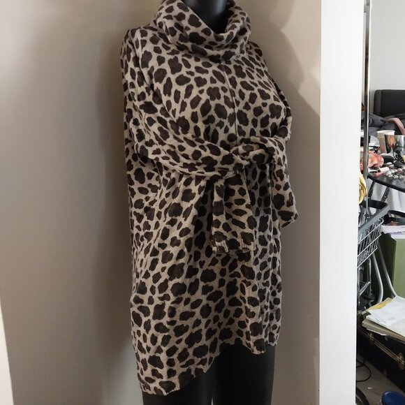 Cashmere   Cheetah Jaguar Leopard Turtleneck  XS   Kinross - Picture 5 of 5